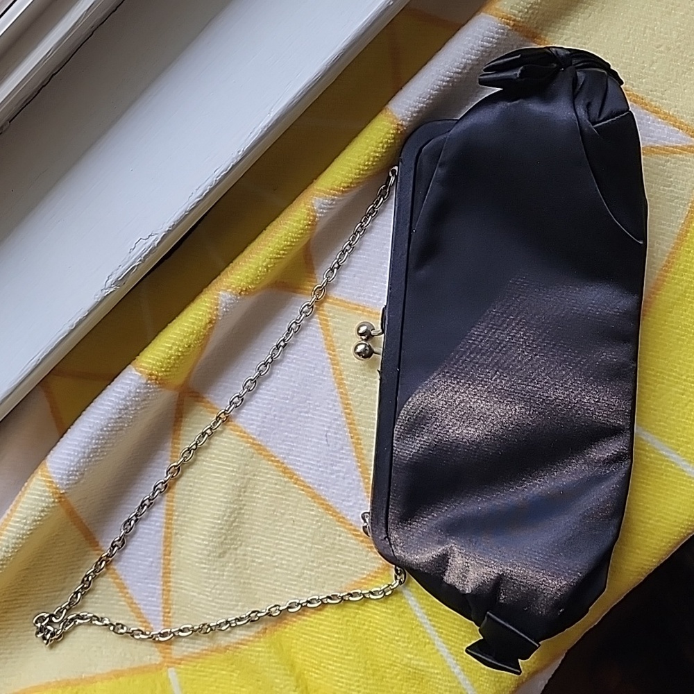 EUC- La Sera by franchi Evening Satin Clutch Purse